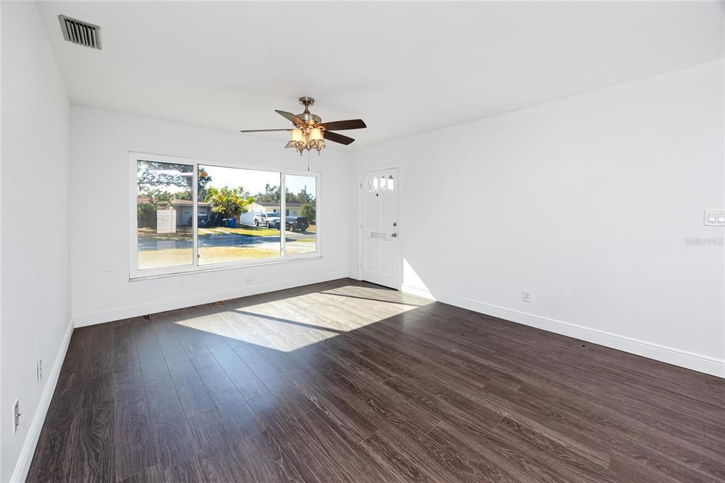 待售: $489,000 (4 贝兹, 2 浴室, 1699 平方英尺)