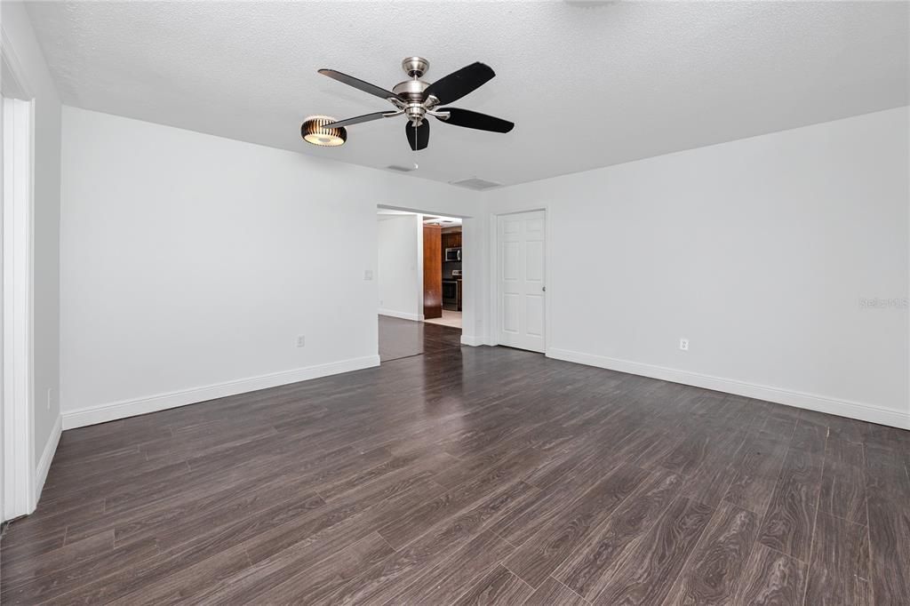 待售: $489,000 (4 贝兹, 2 浴室, 1699 平方英尺)