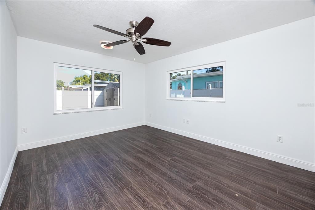 待售: $489,000 (4 贝兹, 2 浴室, 1699 平方英尺)