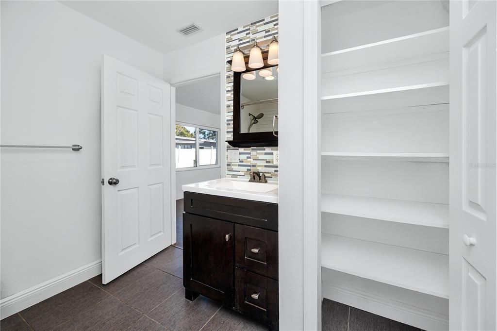 待售: $489,000 (4 贝兹, 2 浴室, 1699 平方英尺)