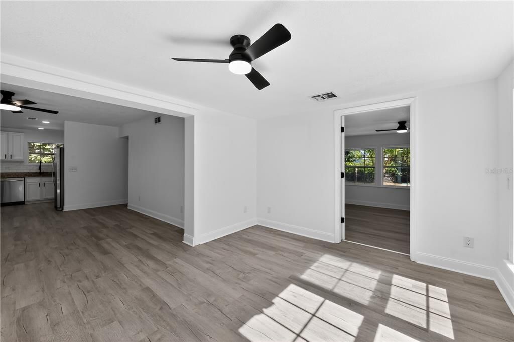 Под контрактом: $269,995 (3 спален, 1 ванн, 1169 Квадратных фут)