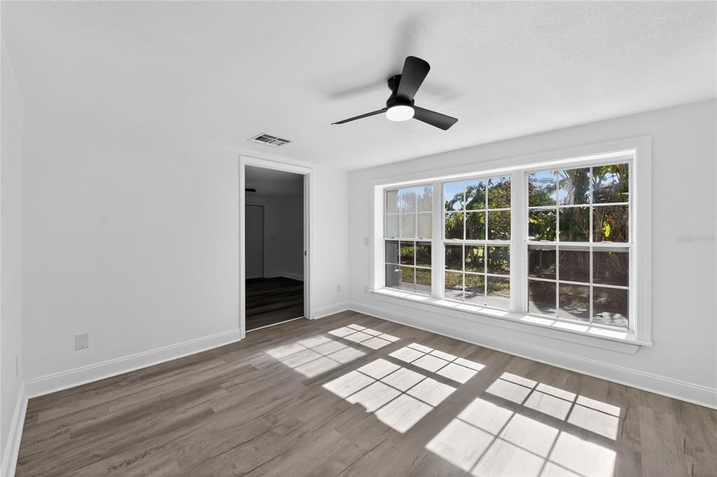 Под контрактом: $269,995 (3 спален, 1 ванн, 1169 Квадратных фут)