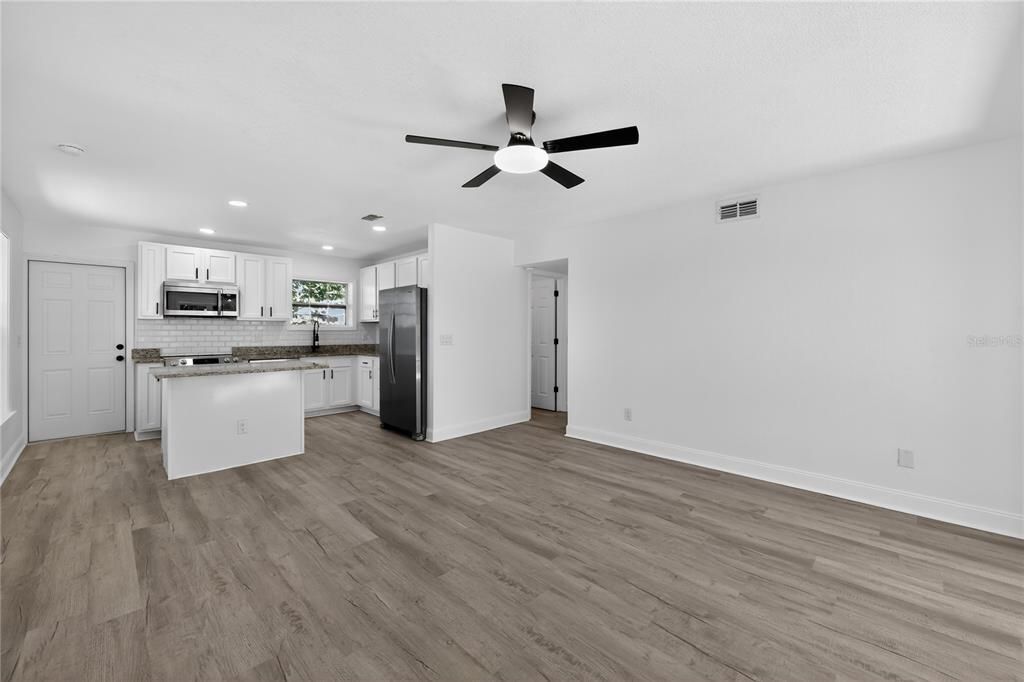 Под контрактом: $269,995 (3 спален, 1 ванн, 1169 Квадратных фут)