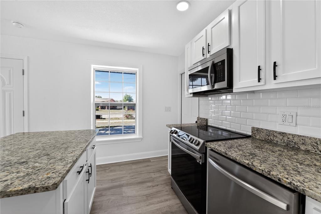 Под контрактом: $269,995 (3 спален, 1 ванн, 1169 Квадратных фут)