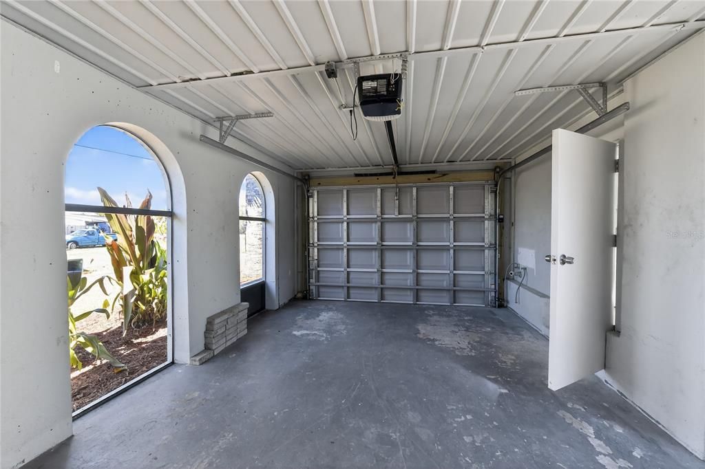 Под контрактом: $269,995 (3 спален, 1 ванн, 1169 Квадратных фут)