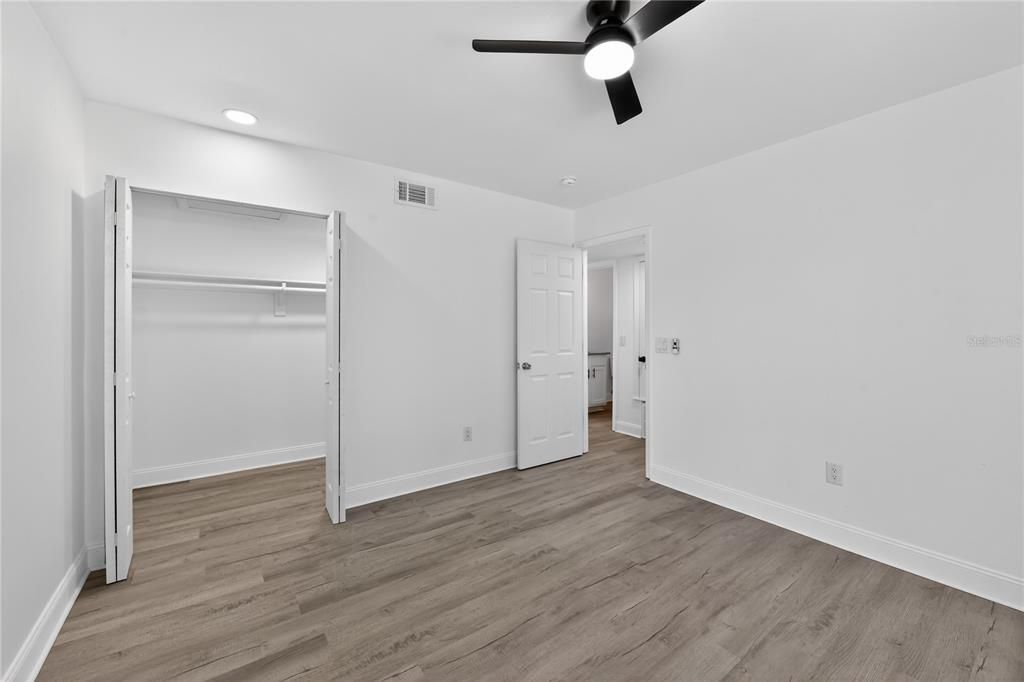 Под контрактом: $269,995 (3 спален, 1 ванн, 1169 Квадратных фут)