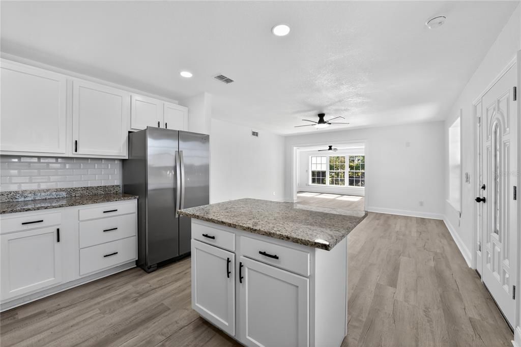 Под контрактом: $269,995 (3 спален, 1 ванн, 1169 Квадратных фут)