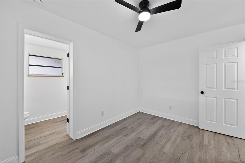 Под контрактом: $269,995 (3 спален, 1 ванн, 1169 Квадратных фут)