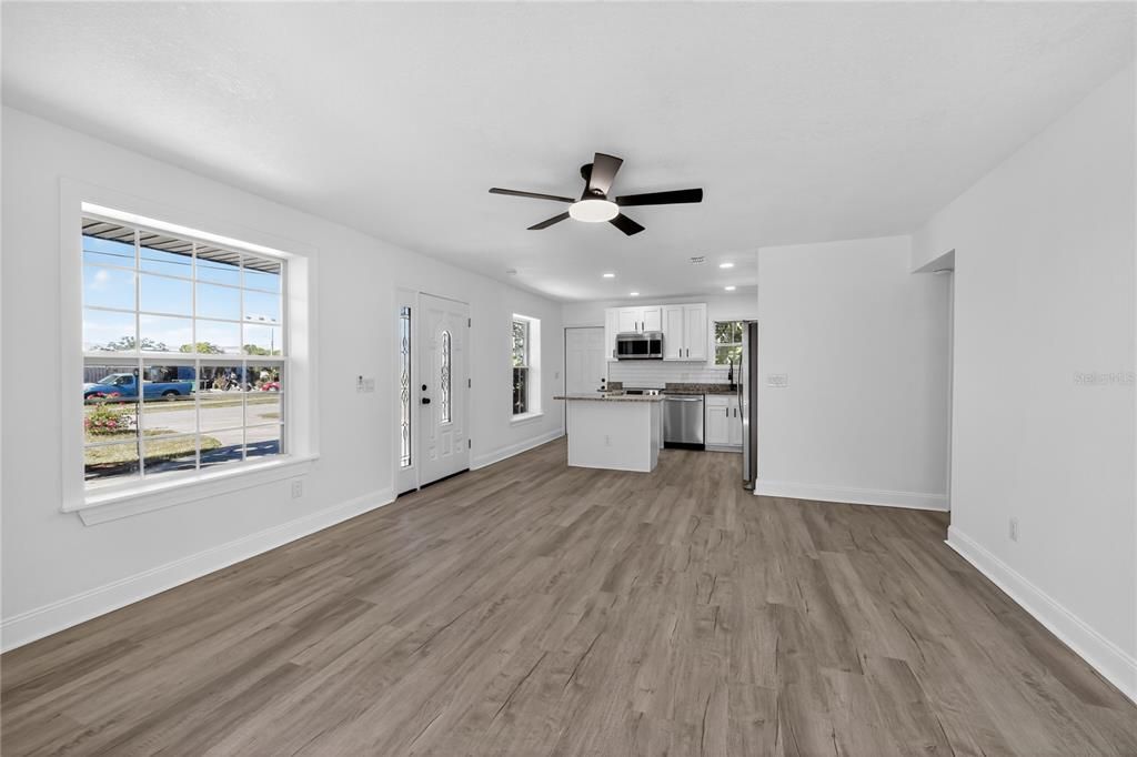 Под контрактом: $269,995 (3 спален, 1 ванн, 1169 Квадратных фут)