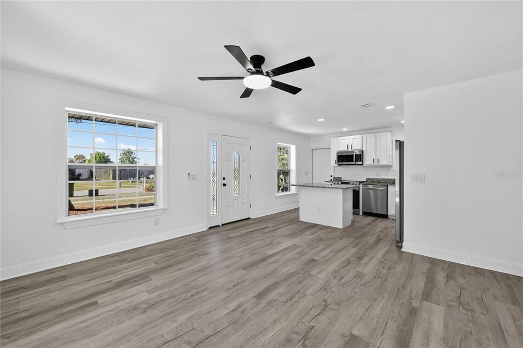 Под контрактом: $269,995 (3 спален, 1 ванн, 1169 Квадратных фут)