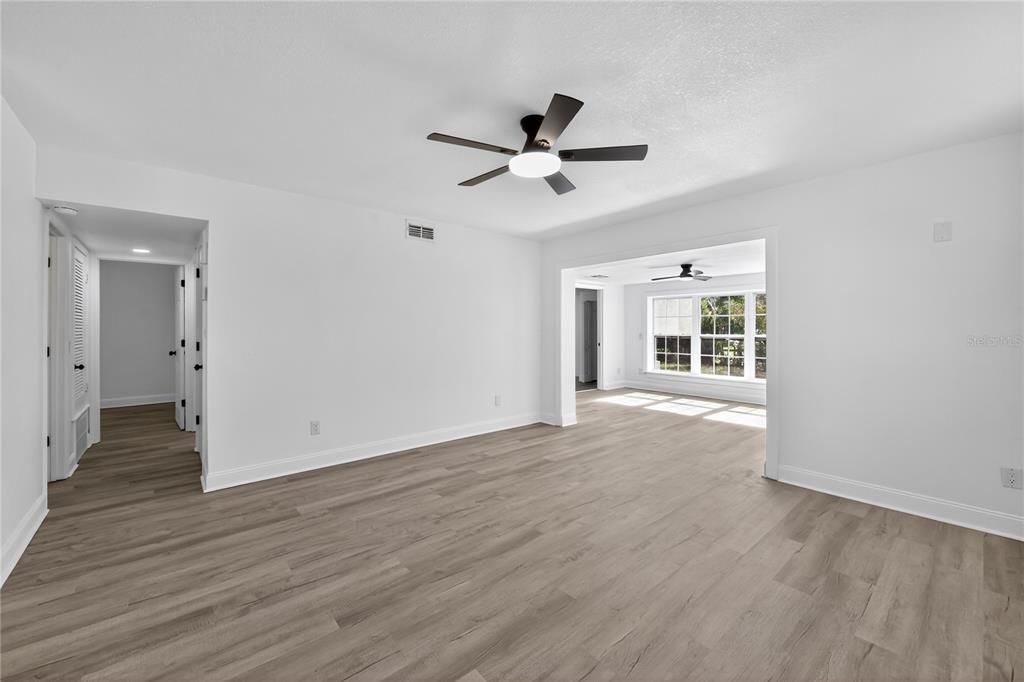 Под контрактом: $269,995 (3 спален, 1 ванн, 1169 Квадратных фут)