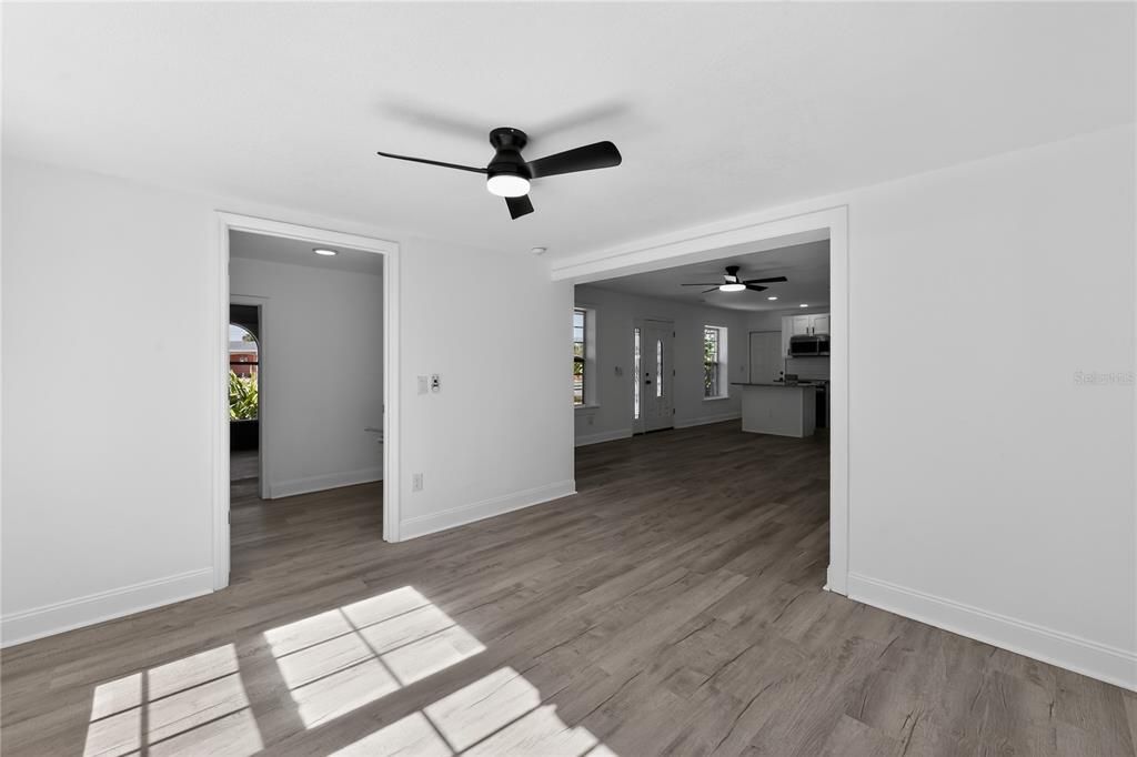 Под контрактом: $269,995 (3 спален, 1 ванн, 1169 Квадратных фут)