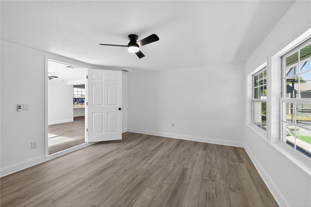 Под контрактом: $269,995 (3 спален, 1 ванн, 1169 Квадратных фут)