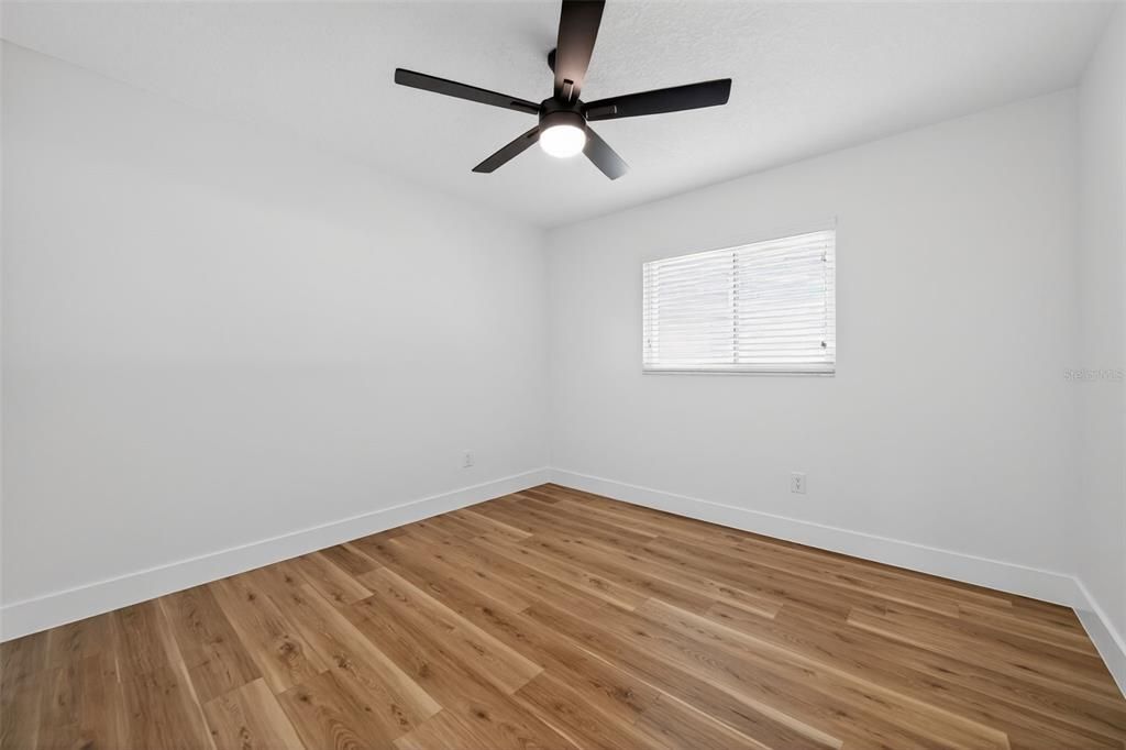 合同活跃: $589,000 (4 贝兹, 2 浴室, 2104 平方英尺)