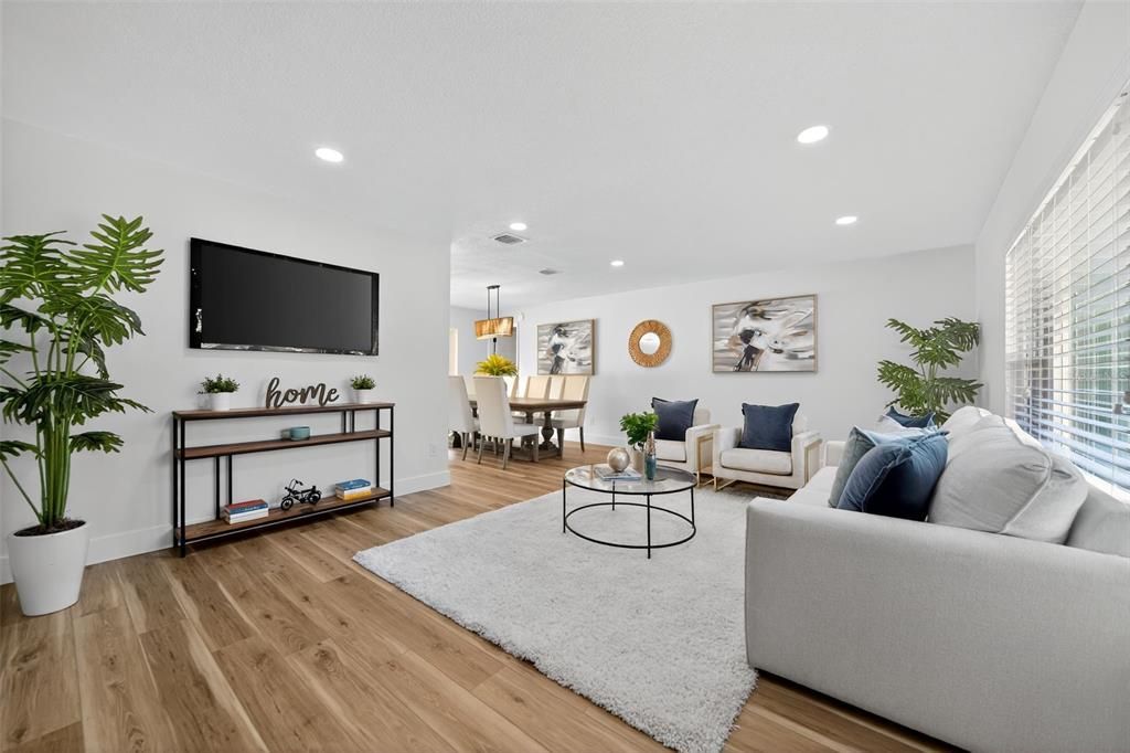 合同活跃: $589,000 (4 贝兹, 2 浴室, 2104 平方英尺)