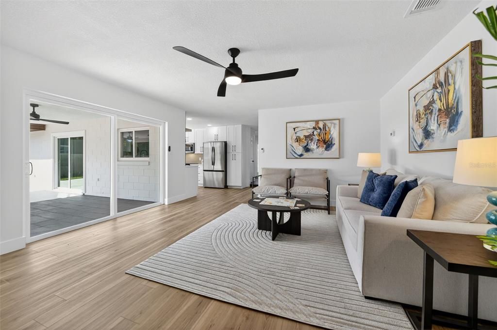 合同活跃: $589,000 (4 贝兹, 2 浴室, 2104 平方英尺)