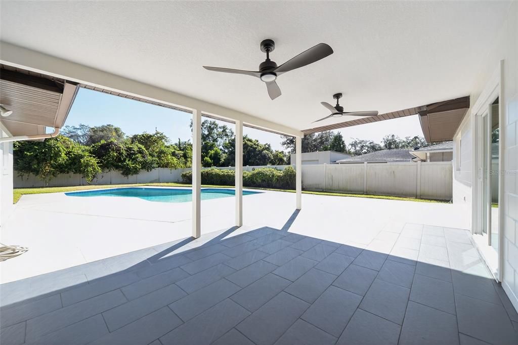 合同活跃: $589,000 (4 贝兹, 2 浴室, 2104 平方英尺)