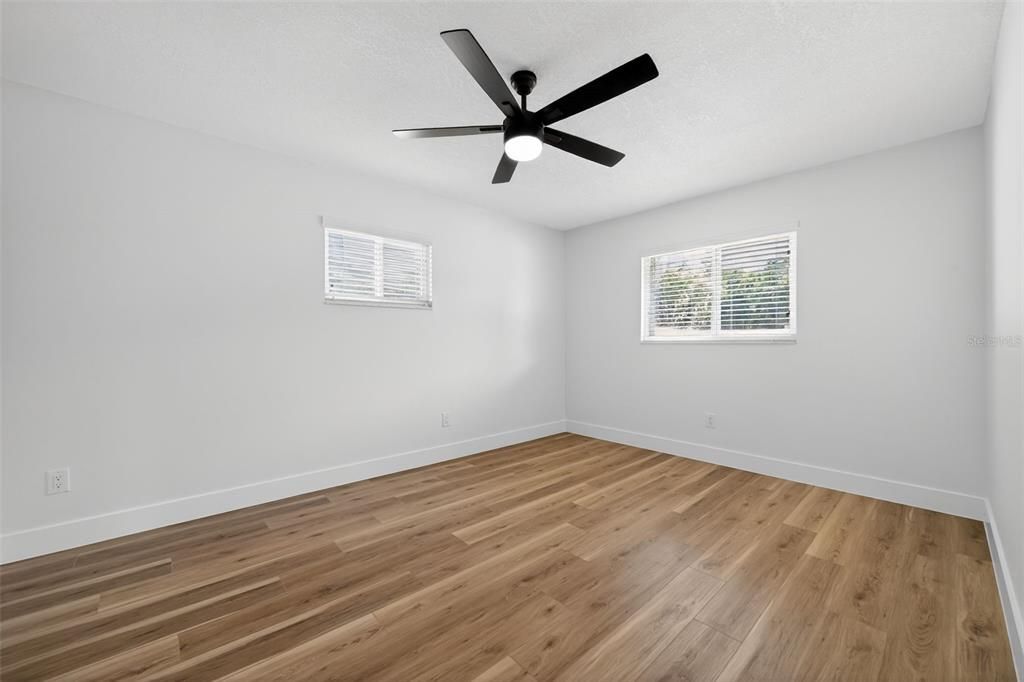 合同活跃: $589,000 (4 贝兹, 2 浴室, 2104 平方英尺)