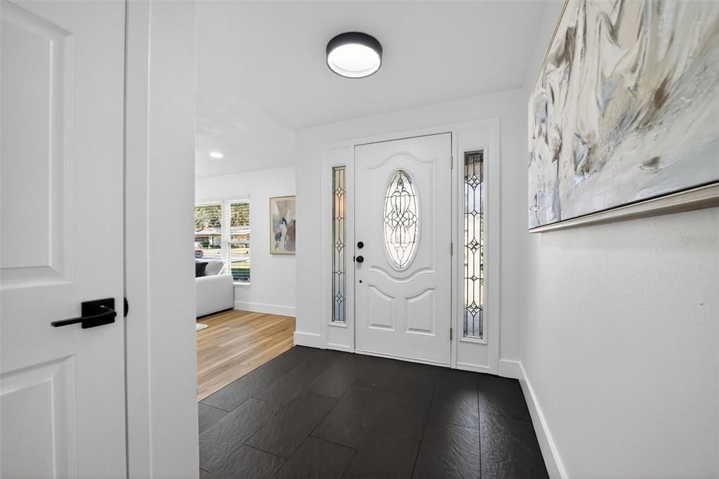 合同活跃: $589,000 (4 贝兹, 2 浴室, 2104 平方英尺)