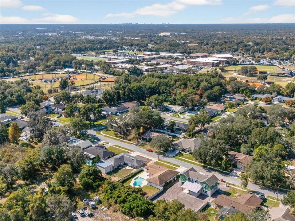 合同活跃: $589,000 (4 贝兹, 2 浴室, 2104 平方英尺)