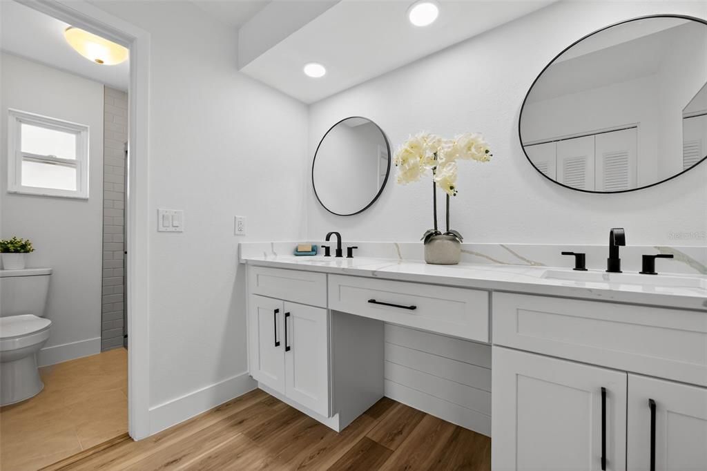 合同活跃: $589,000 (4 贝兹, 2 浴室, 2104 平方英尺)