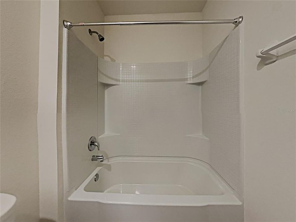 For Rent: $2,345 (4 beds, 2 baths, 1800 Square Feet)