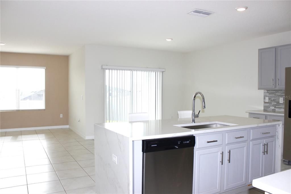 For Rent: $2,250 (3 beds, 2 baths, 1867 Square Feet)