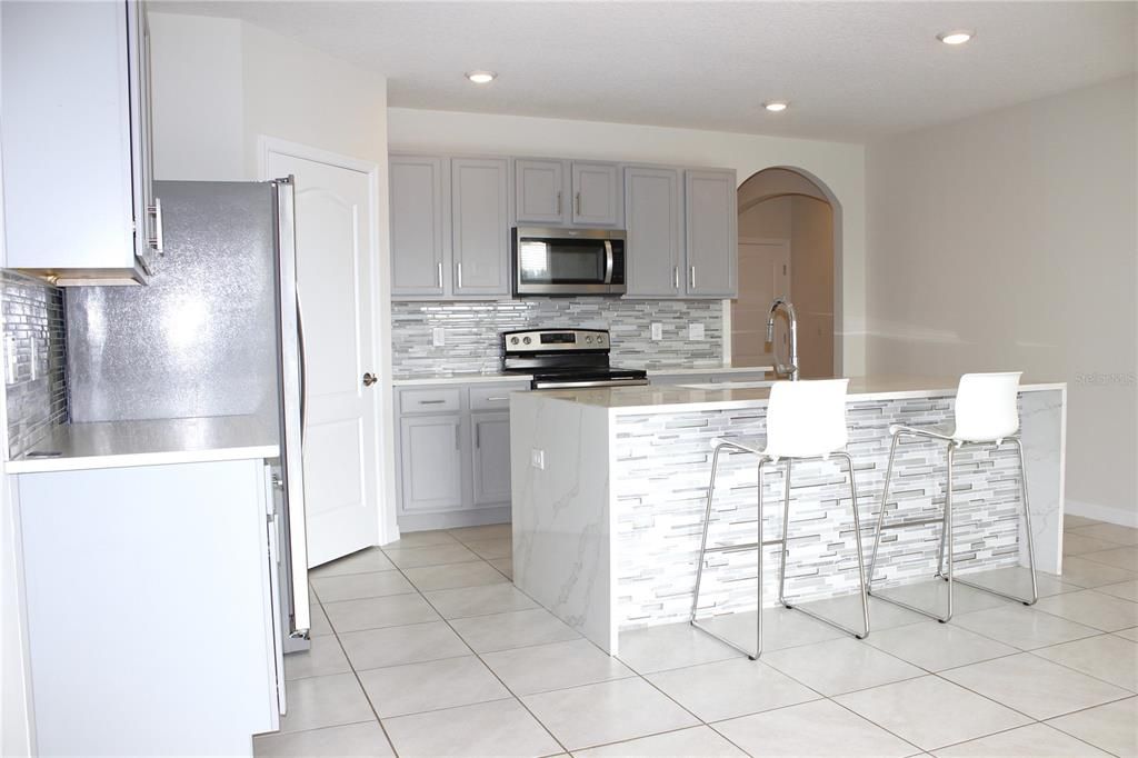 For Rent: $2,250 (3 beds, 2 baths, 1867 Square Feet)