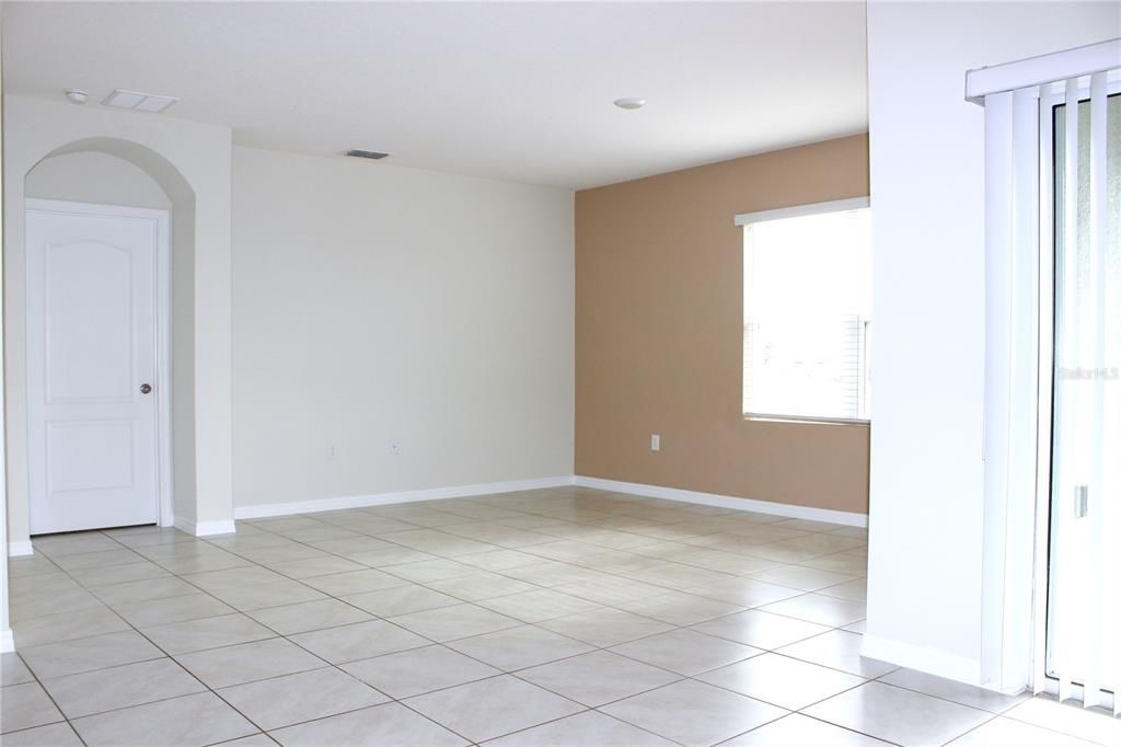 For Rent: $2,250 (3 beds, 2 baths, 1867 Square Feet)