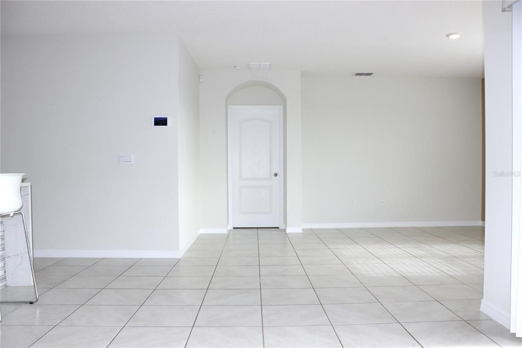 For Rent: $2,250 (3 beds, 2 baths, 1867 Square Feet)