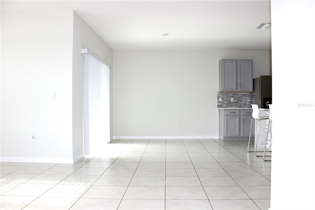 For Rent: $2,250 (3 beds, 2 baths, 1867 Square Feet)