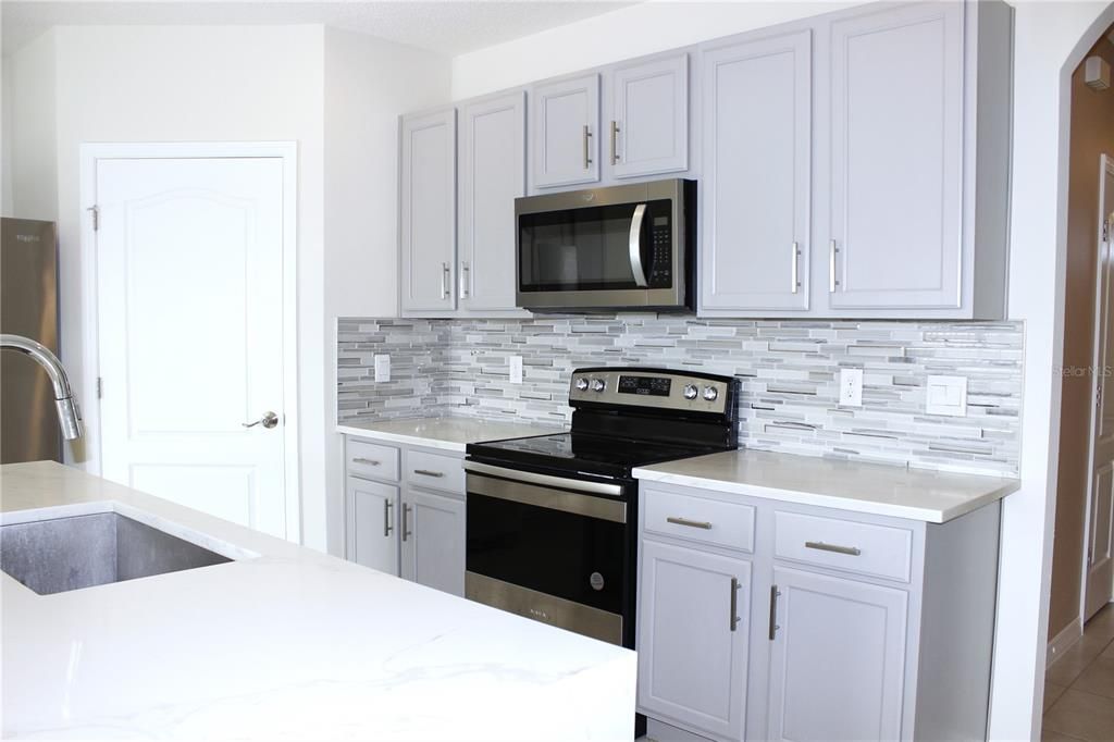 For Rent: $2,250 (3 beds, 2 baths, 1867 Square Feet)