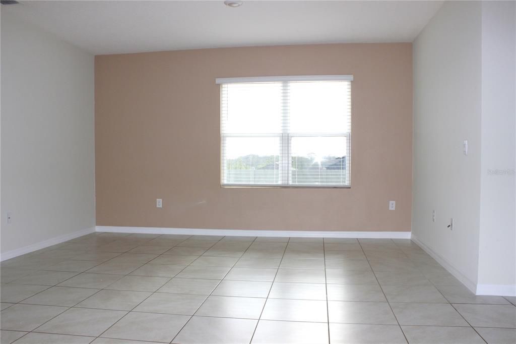 For Rent: $2,250 (3 beds, 2 baths, 1867 Square Feet)