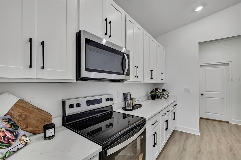 Active With Contract: $398,990 (4 beds, 3 baths, 2061 Square Feet)