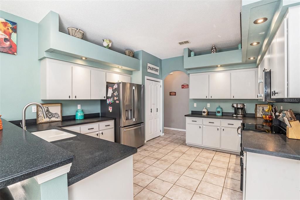 На продажу: $650,000 (5 спален, 4 ванн, 3290 Квадратных фут)