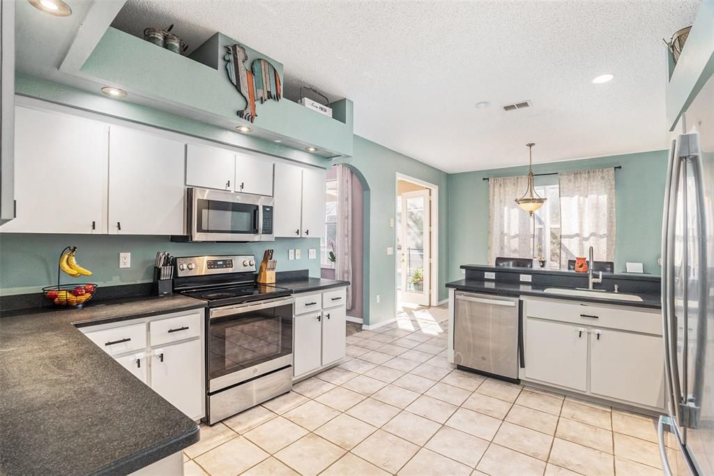 На продажу: $650,000 (5 спален, 4 ванн, 3290 Квадратных фут)