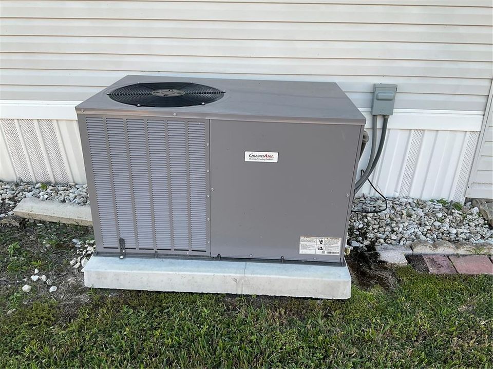 待售: $116,500 (1 贝兹, 1 浴室, 689 平方英尺)