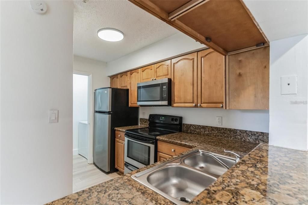 For Rent: $1,600 (2 beds, 2 baths, 962 Square Feet)