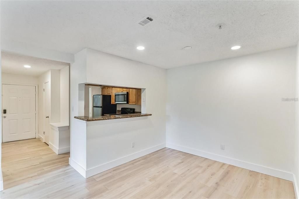 For Rent: $1,600 (2 beds, 2 baths, 962 Square Feet)