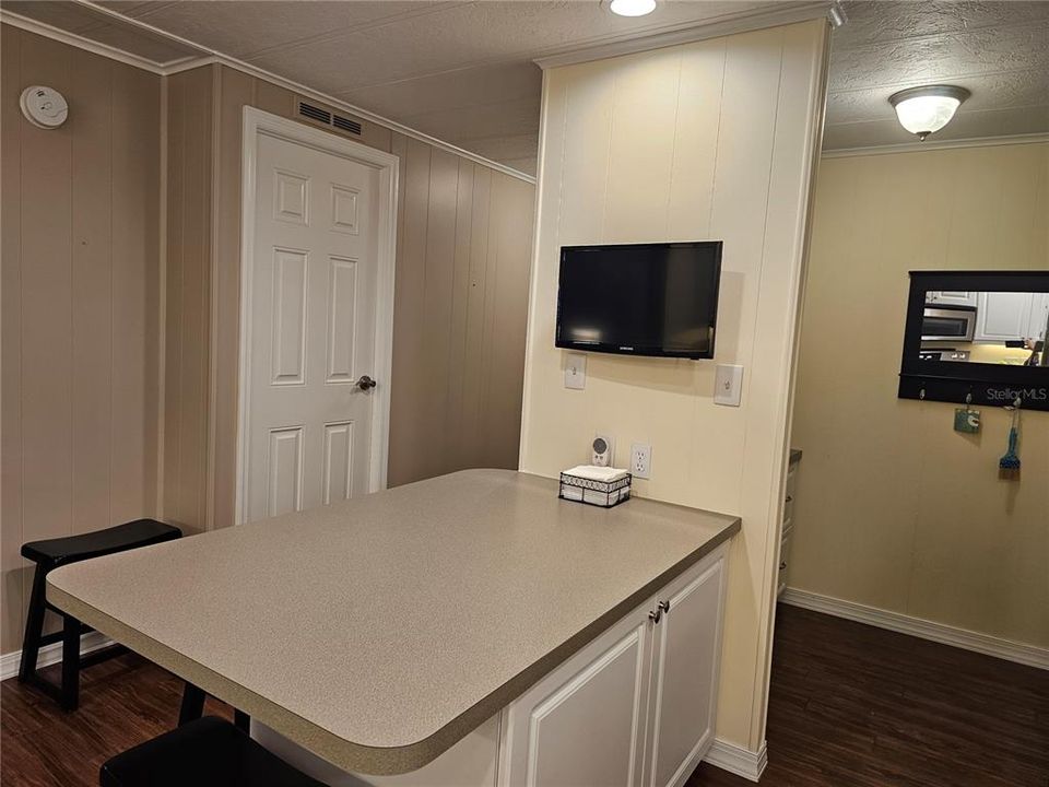 For Sale: $252,900 (2 beds, 2 baths, 1128 Square Feet)