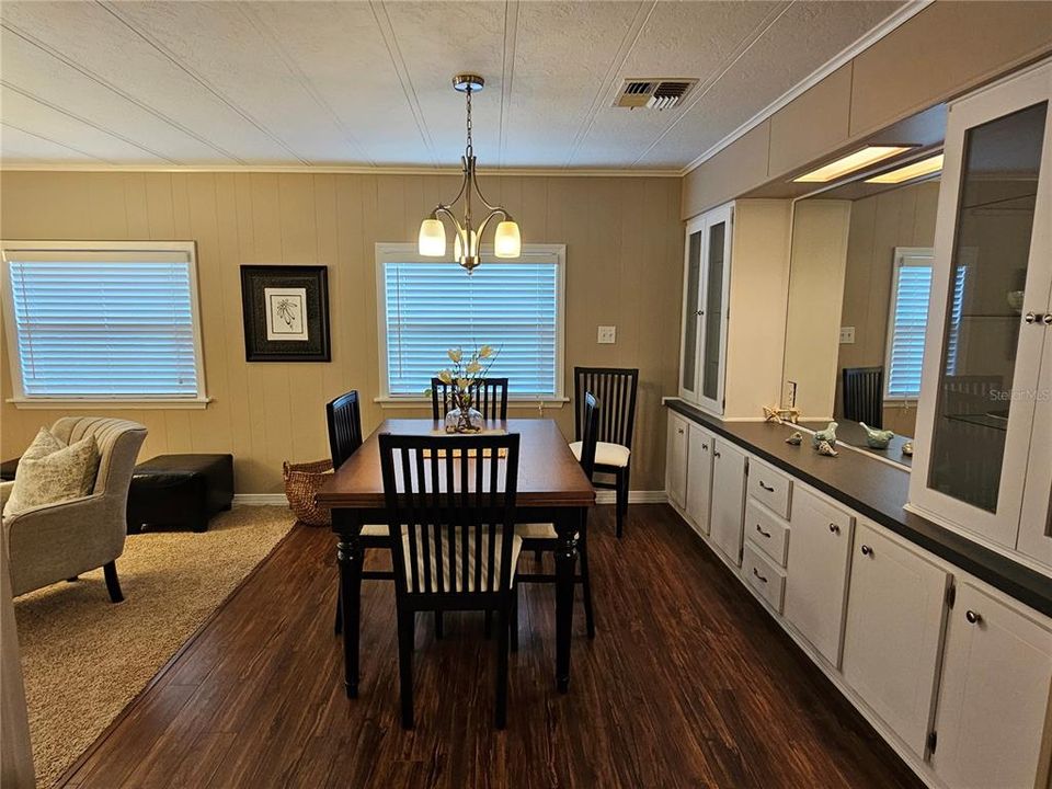 For Sale: $252,900 (2 beds, 2 baths, 1128 Square Feet)