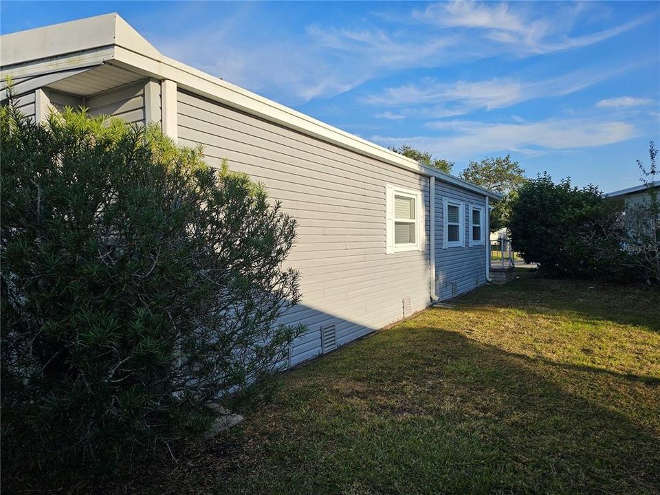 For Sale: $252,900 (2 beds, 2 baths, 1128 Square Feet)