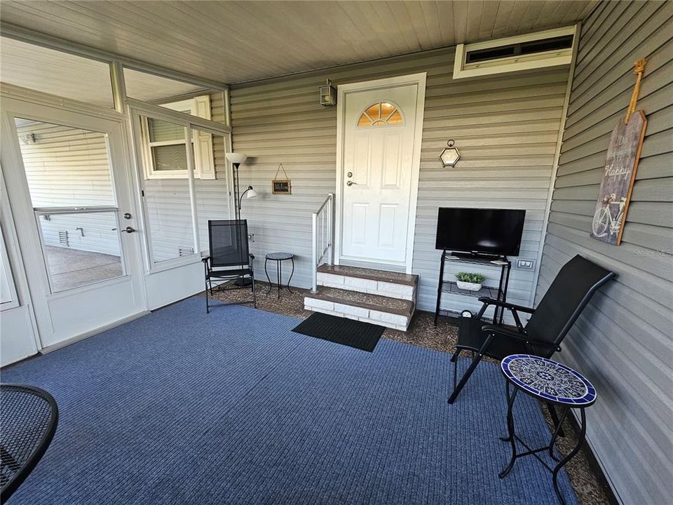 For Sale: $252,900 (2 beds, 2 baths, 1128 Square Feet)