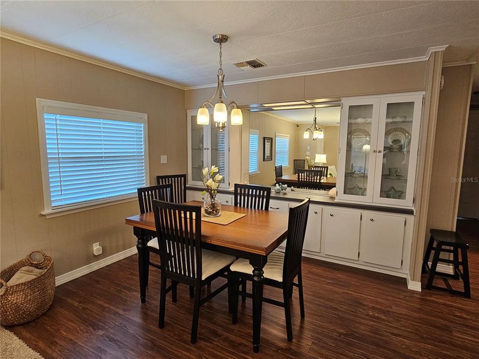 For Sale: $252,900 (2 beds, 2 baths, 1128 Square Feet)