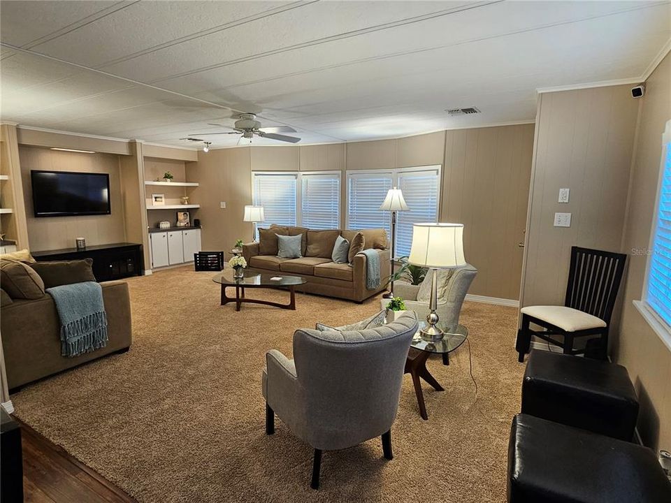 For Sale: $252,900 (2 beds, 2 baths, 1128 Square Feet)