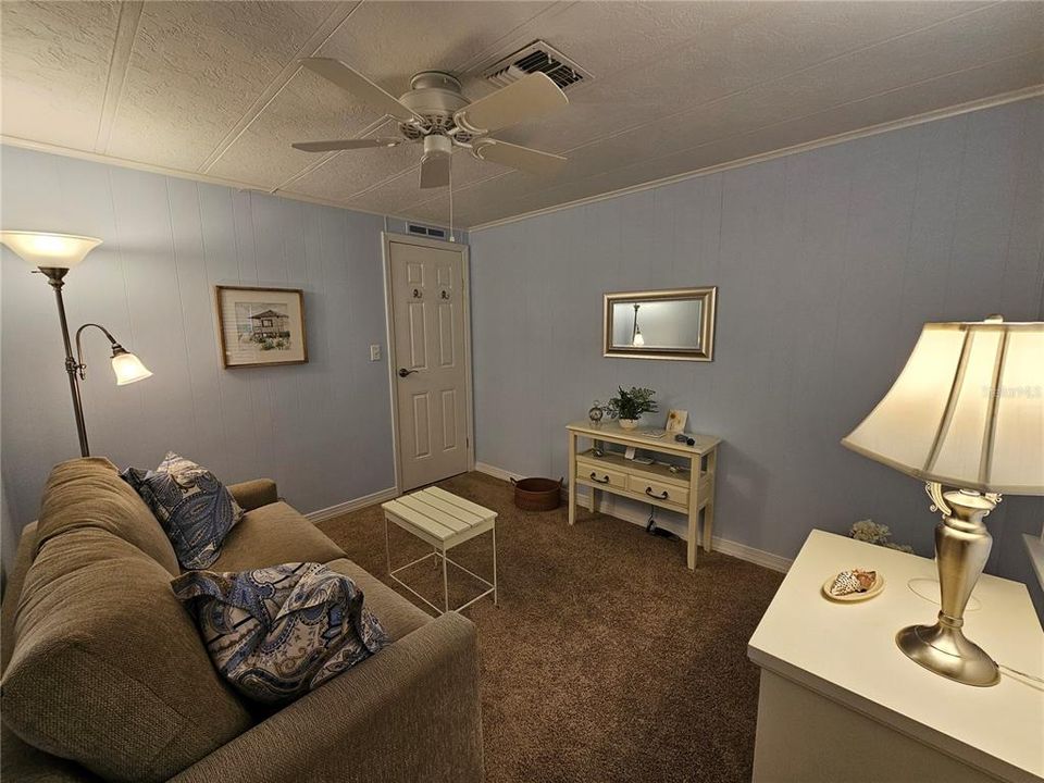 For Sale: $252,900 (2 beds, 2 baths, 1128 Square Feet)