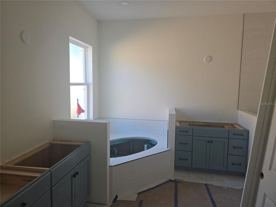 For Sale: $679,900 (3 beds, 3 baths, 2620 Square Feet)