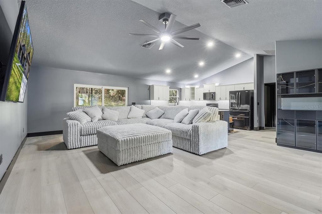 For Sale: $449,999 (3 beds, 2 baths, 1710 Square Feet)