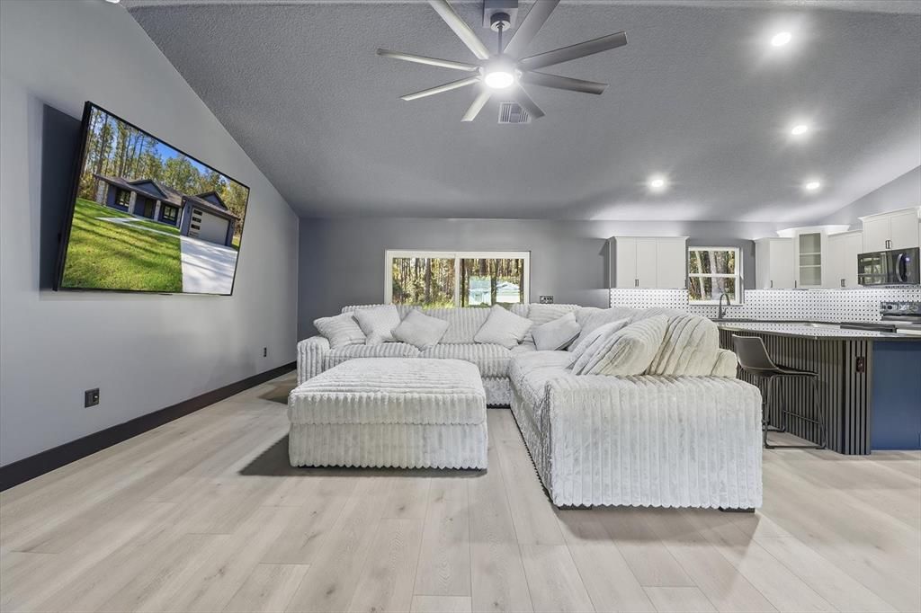 For Sale: $449,999 (3 beds, 2 baths, 1710 Square Feet)