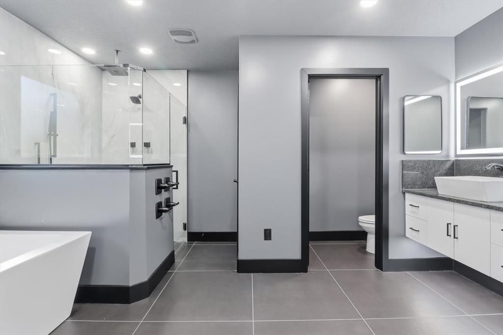 For Sale: $449,999 (3 beds, 2 baths, 1710 Square Feet)